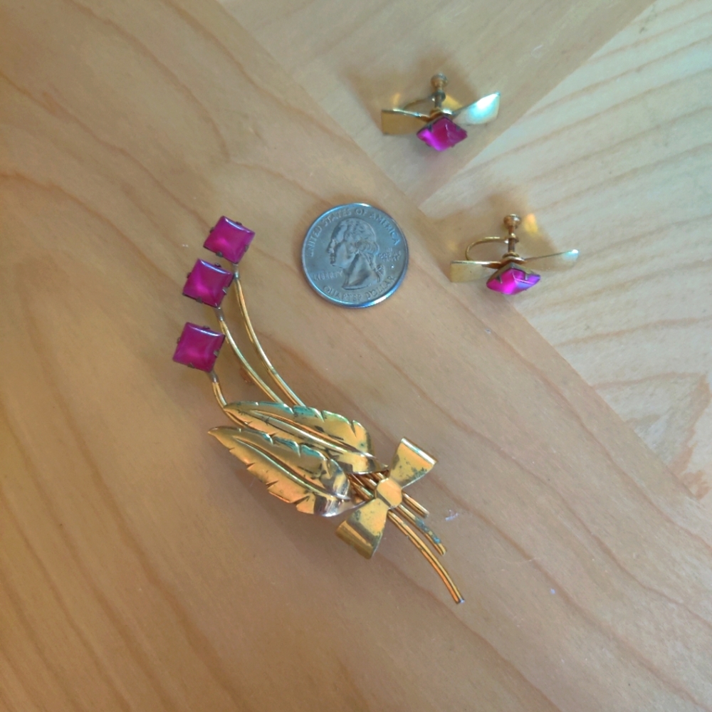VINTAGE! Mid-century brooch and earrings set